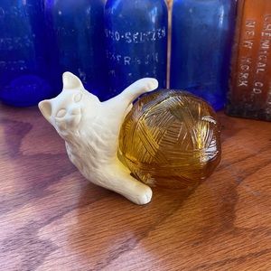 Vintage Avon Cologne Bottle Cat with ball of yarn
